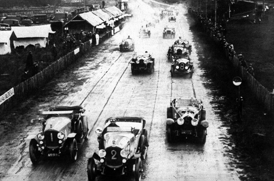    Старт 24 часов Ле-Мана в 1923 году   
D.A.S. (Germany), Public domain, via Wikimedia Commons