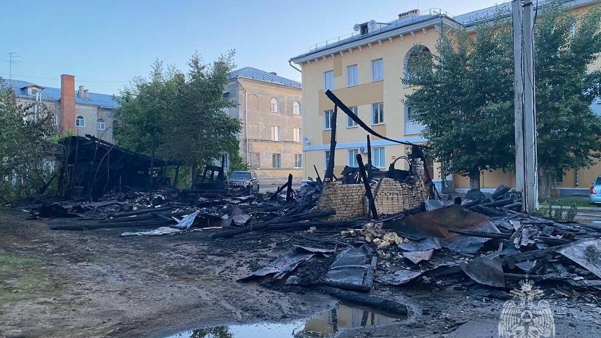     Мощный пожар вспыхнул в Дзержинске поздно вечером 11 июня, сообщает пресс-служба ГУ МЧС.