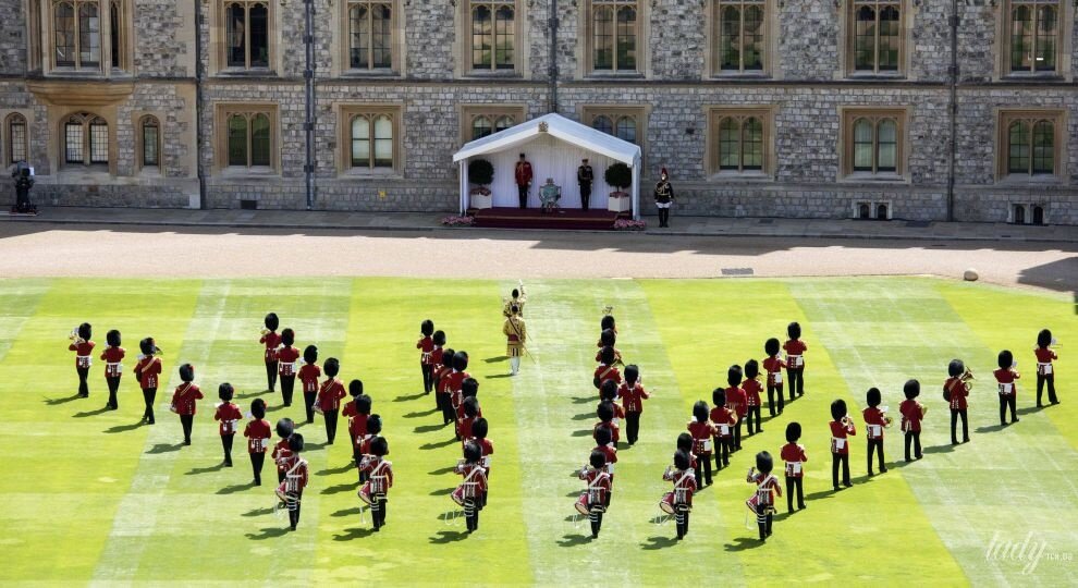 Парад Trooping the Colour в Виндзоре в 2021 году. Фото из сети Интернет