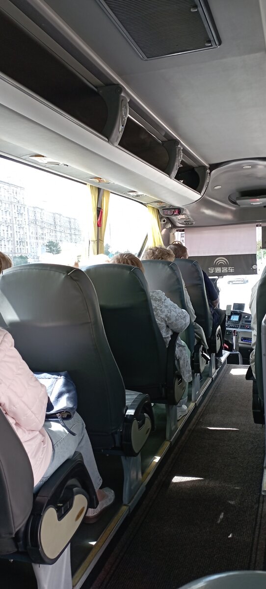 Наш экскурсионный автобус. Фото автора.