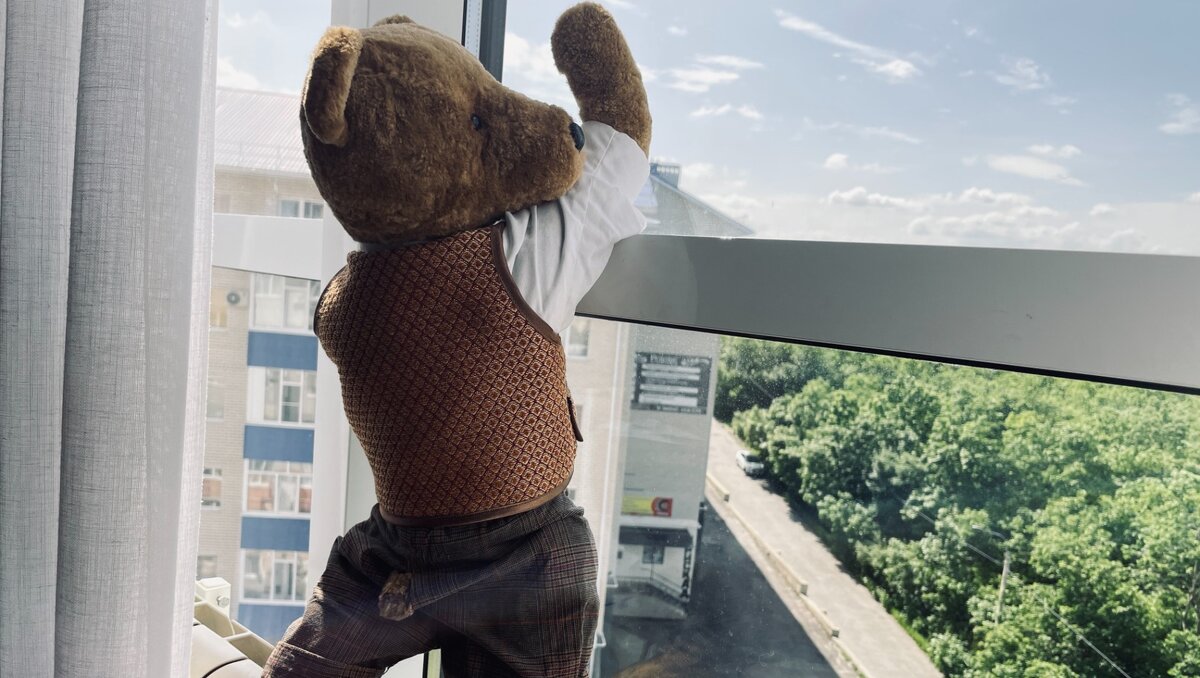     В Донецке Ростовской облатси пациент местной больницы едва не погиб, упав с четвертого этажа, пишут местные СМИ.