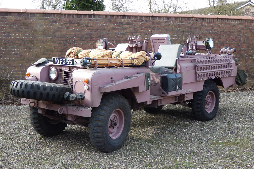 Ленд Ровер "Розовая Пантера". Его окраска близка к расцветке, предложенной адмиралом Маунтбеттеном и представляет собой смесь серого и лилового оттенков. Фото из открытых источников 