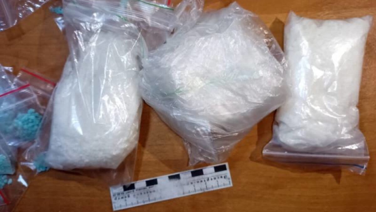     В Железногорске осудили наркодилера и его знакомую, которая работала закладчицей.