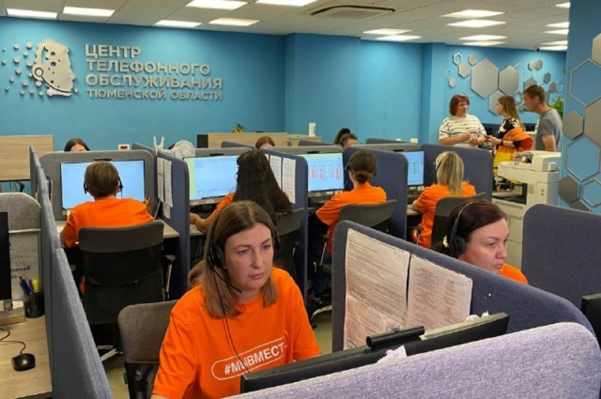    За один день добровольцы обрабатывают около 80 звонков о военной службе