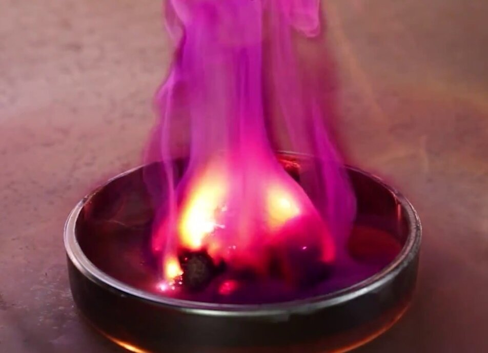 Сжигание калия в кислороде. Горение йода. Газообразный йод. Реакция пламени. Горение алюминия.