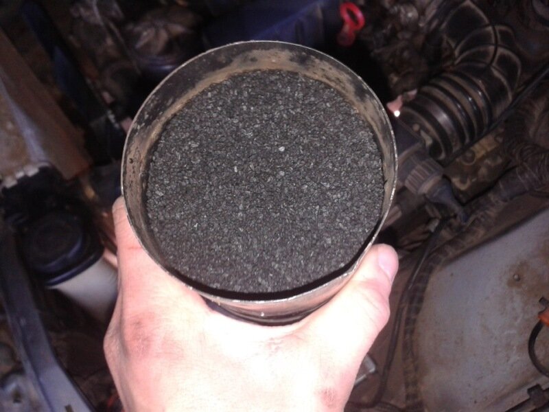 угольный наполнитель внутри адсорбера