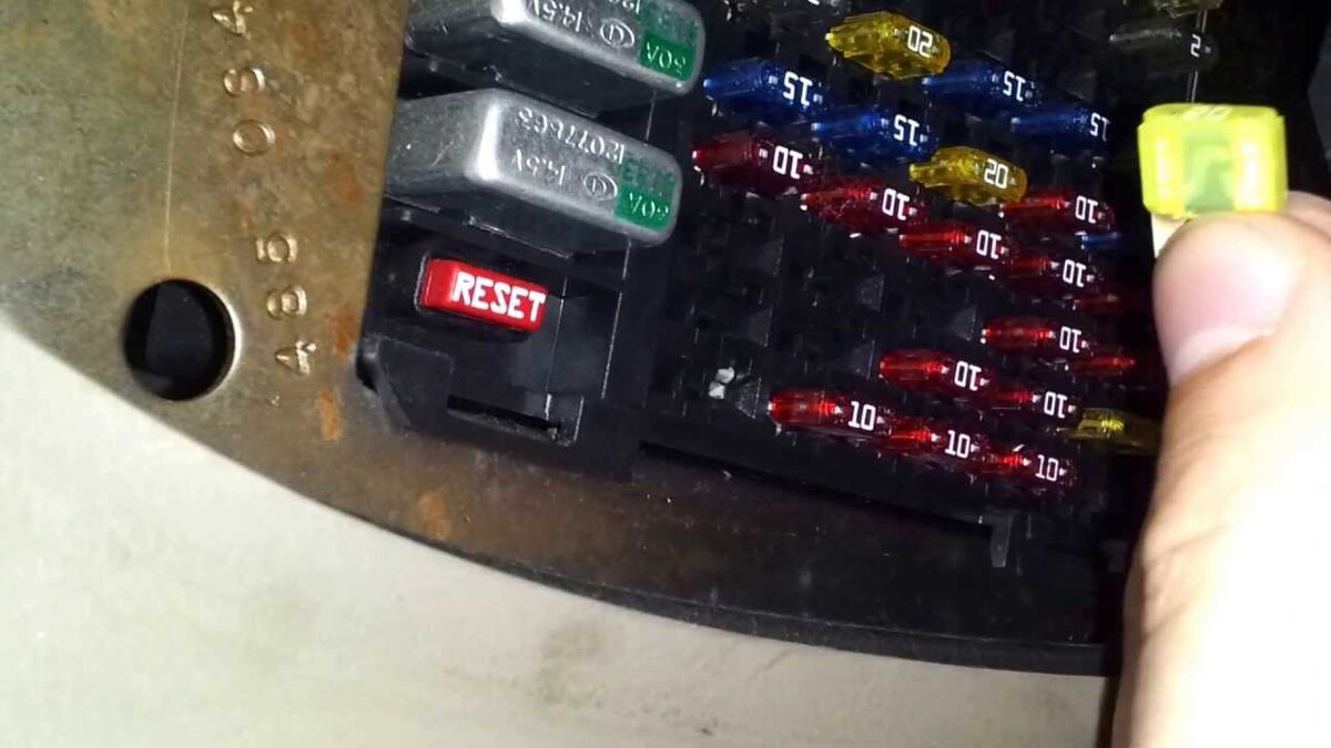 сгорает предохранитель прикуривателя