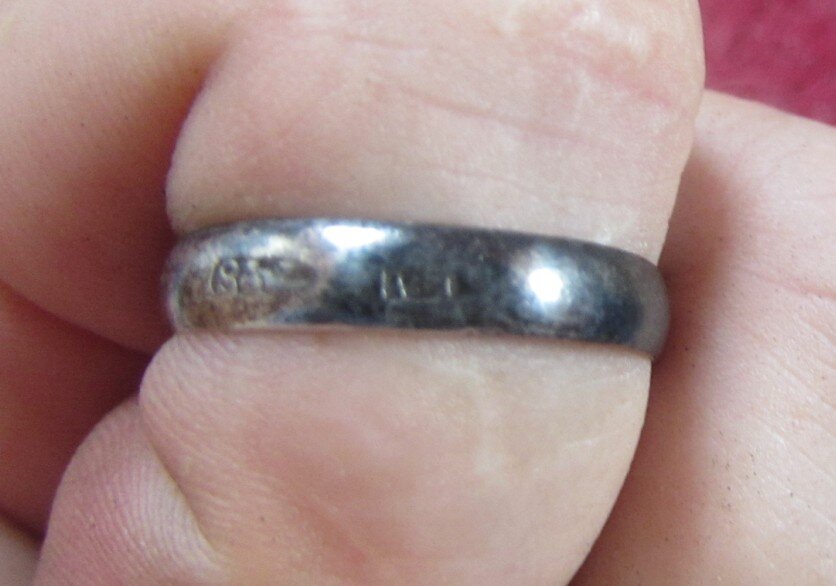 Кольцо проба 37 серебро. Перстень серебро финский 813 проба. Проба на Серебряном кольце.