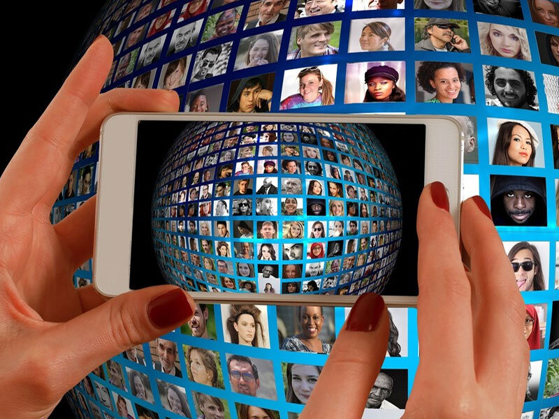 Австралийский профессор Нил Селвин* представляет интересный взгляд на то, как цифровые технологии воздействуют на нашу планету