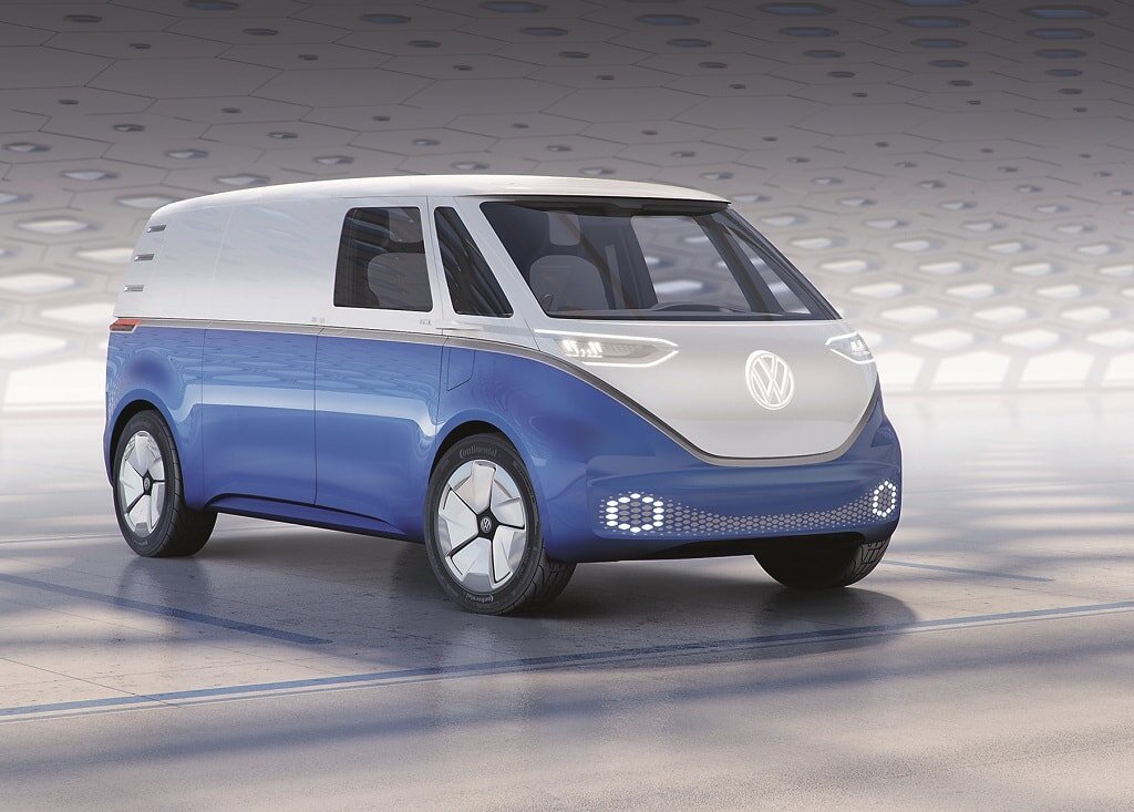 Массовое внедрение альтернативных двигателей и систем автопилотирования стимулирует рождение авангардного дизайна, нередко обильно приправленного ретронотками. Этот тренд обозначили два автомобильных смотра первого эшелона – в Ганновере и в Париже. 