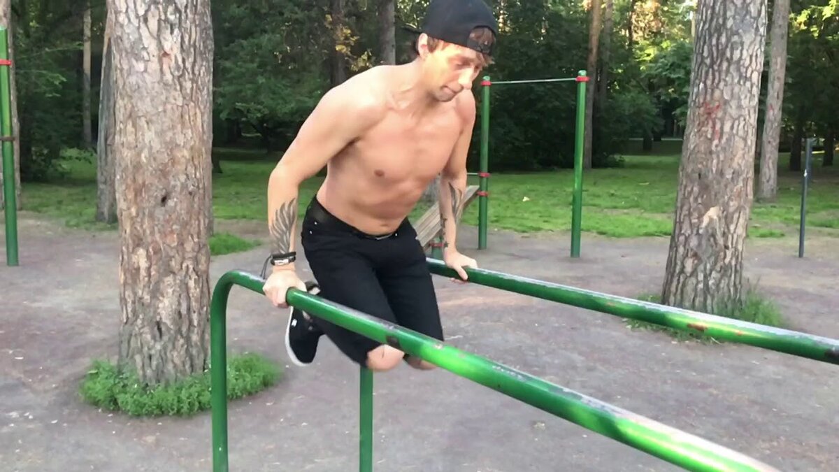 2 тренировки подряд. Отжимания на брусьях. Брусья с резинкой. Взрывные отжимания от брусьев. Толстяк на брусьях.