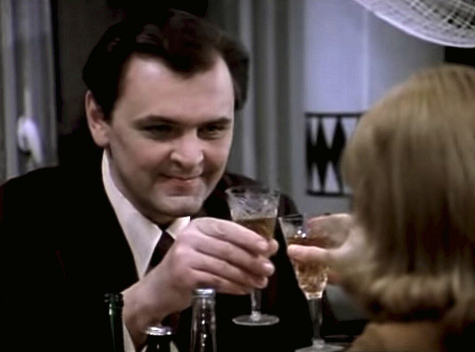 Кадр из фильма «Ирония судьбы, или С легким паром», 1975 г.