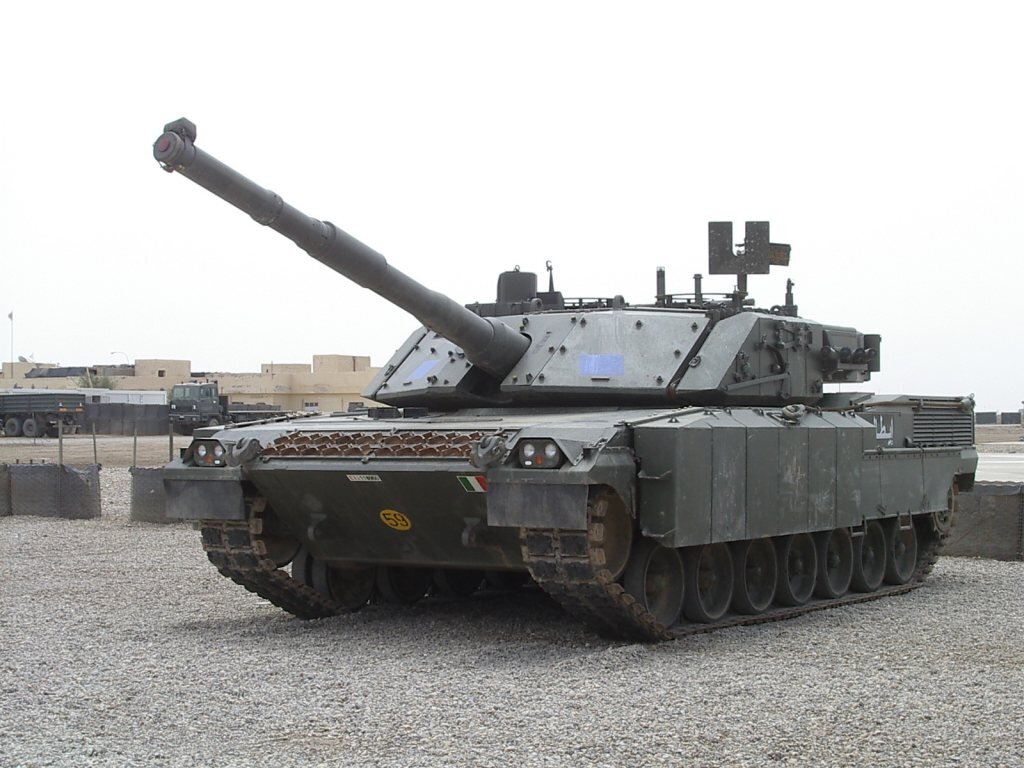 Вариант танка "С2 Ариете" с навесной броней. Источник: moxingabc.com