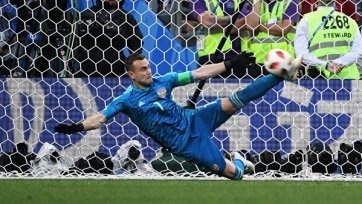 Фото: РИА НовостиРоссияне выбрали спортсменов уходящего 2018 года. В Топ-6 списка вошли два футболиста и один футбольный тренер. Список возглавили фигуристка Алина Загитова, боец смешанных единоборств Хабиб Нурмагомедов, а также футбольный вратарь Игорь Акинфеев.
