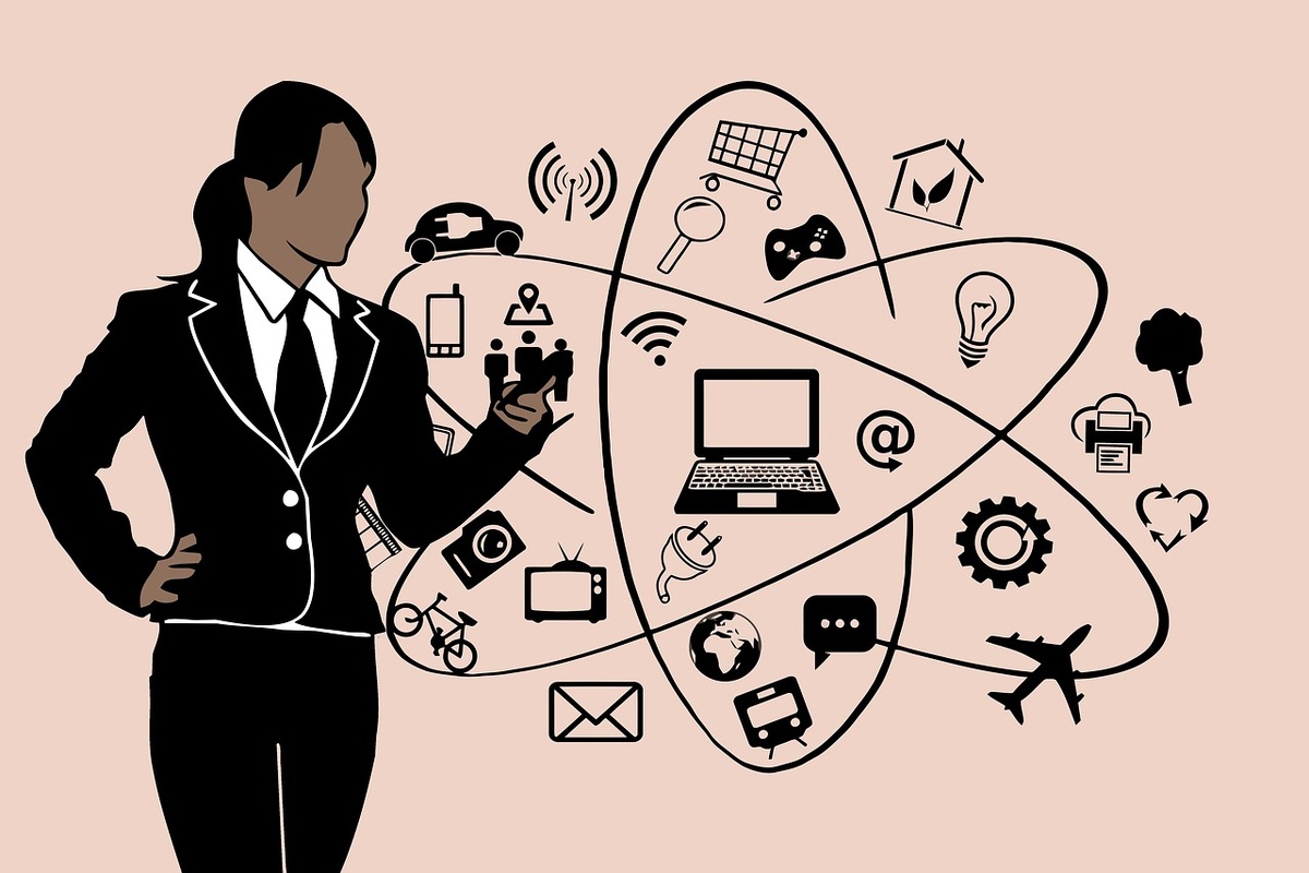 IT- специалист. На протяжении нескольких последних лет эта профессия занимает топ списка самых востребованных  в России. Эти специалисты отвечают за защиту информации на самых разных уровнях, работаю с базами данных, выявляют потенциально возможные способы проникновения к серверу и обеспечивают бесперебойную работу всего оборудования. На крупных предприятиях IT-специалисты высшего звена зарабатывают очень приличные деньги, что вполне логично: уровень их зарплат сопоставим с уровнем ответственности.