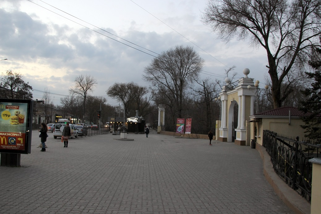 Таганрог центр города. Улочки Таганрога. Гимназический сквер Таганрог. Таганрог панорама улиц.