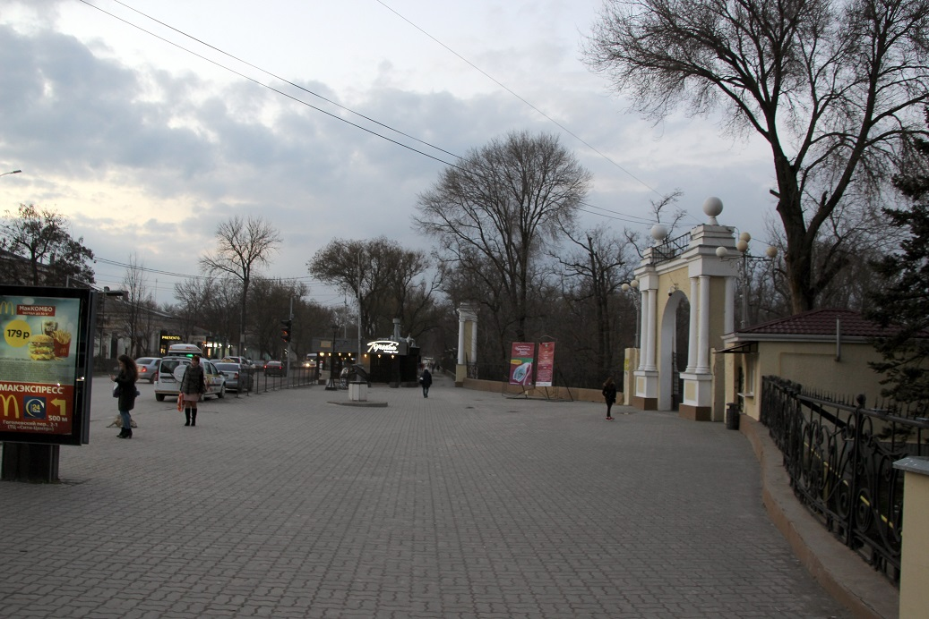 Таганрог центр города. Улочки Таганрога. Гимназический сквер Таганрог. Таганрог панорама улиц. Городок таганрог