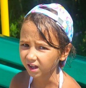 Лицо моей дочери Анны в ответ на 
предложение гладить вещи с двух сторон.