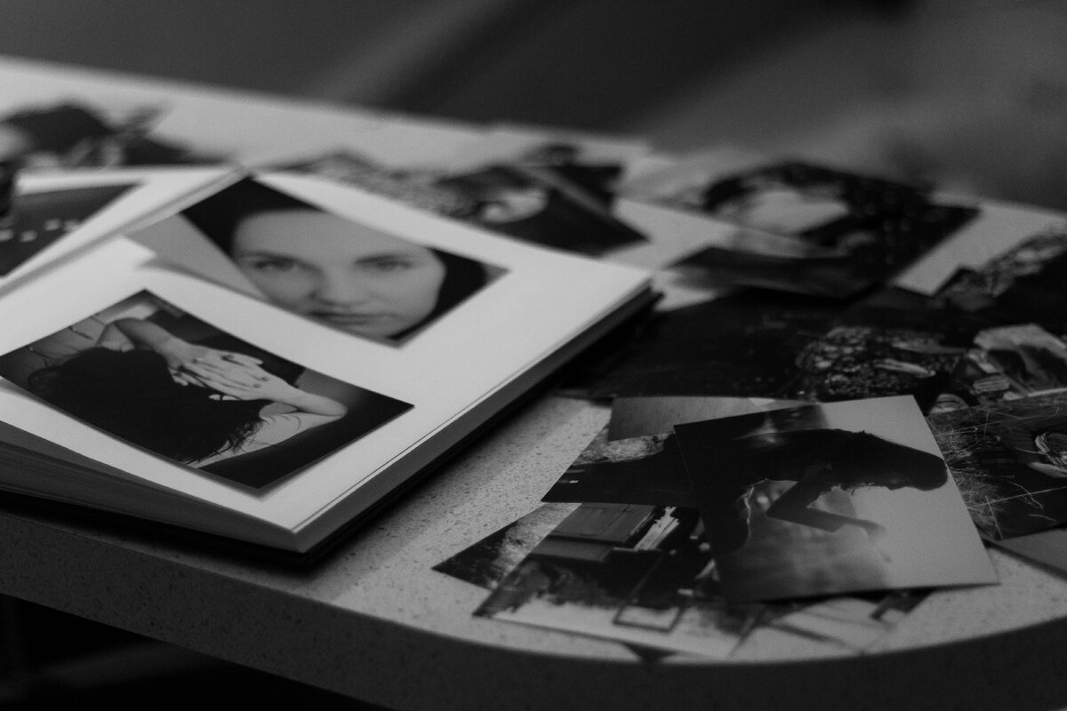 https://www.pexels.com/photo/gray-scale-photos-724644/