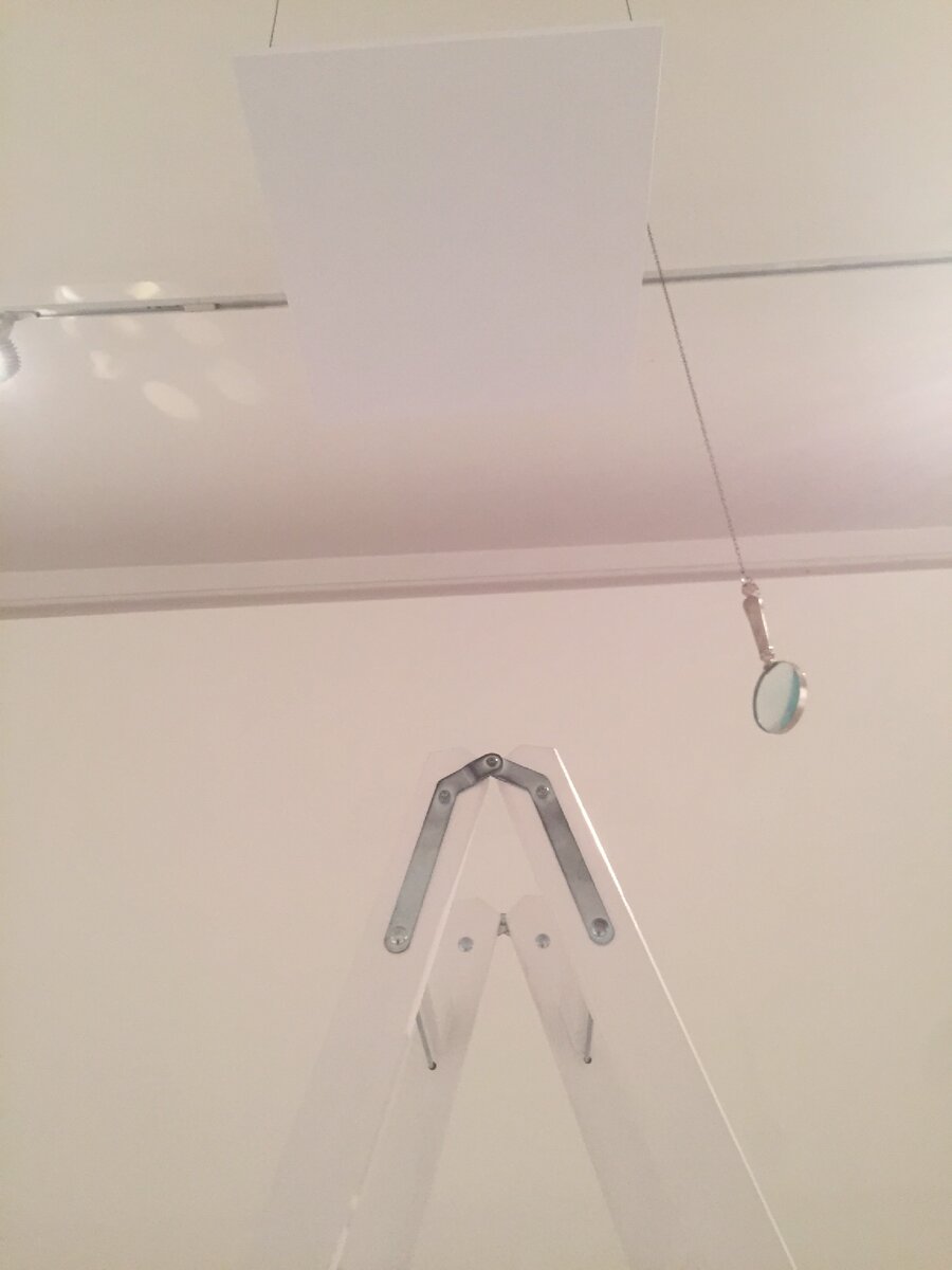 “Картина на потолке», 1966/2019. Там наверху микроскопически написано «Да»