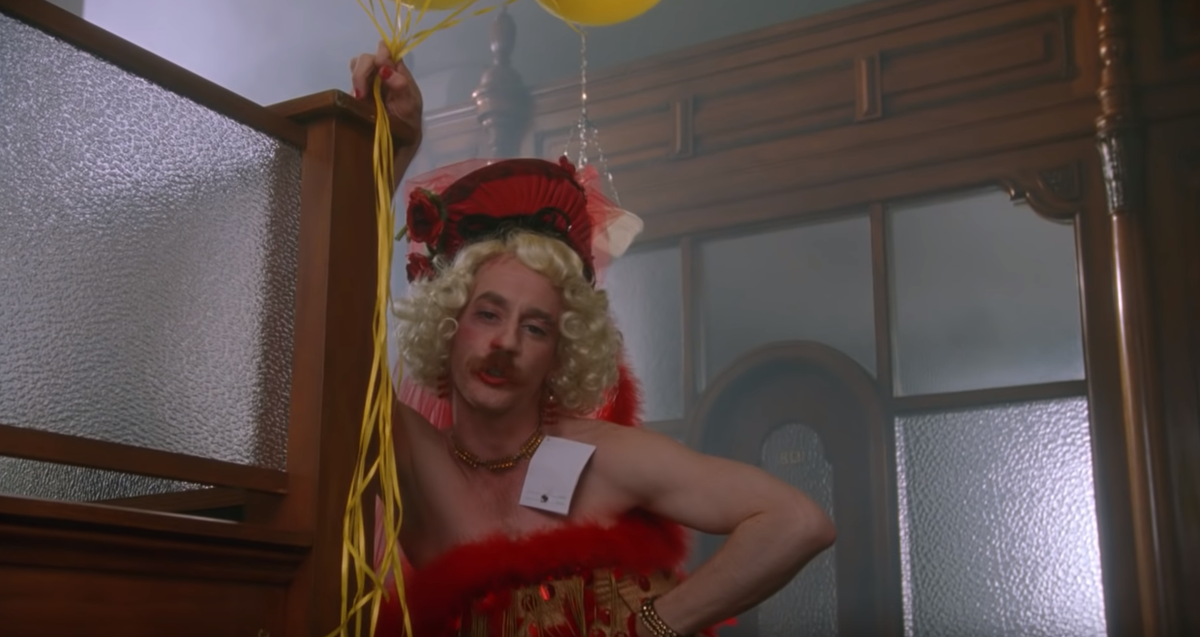 певец в кабаре в фильме Король-рыбак