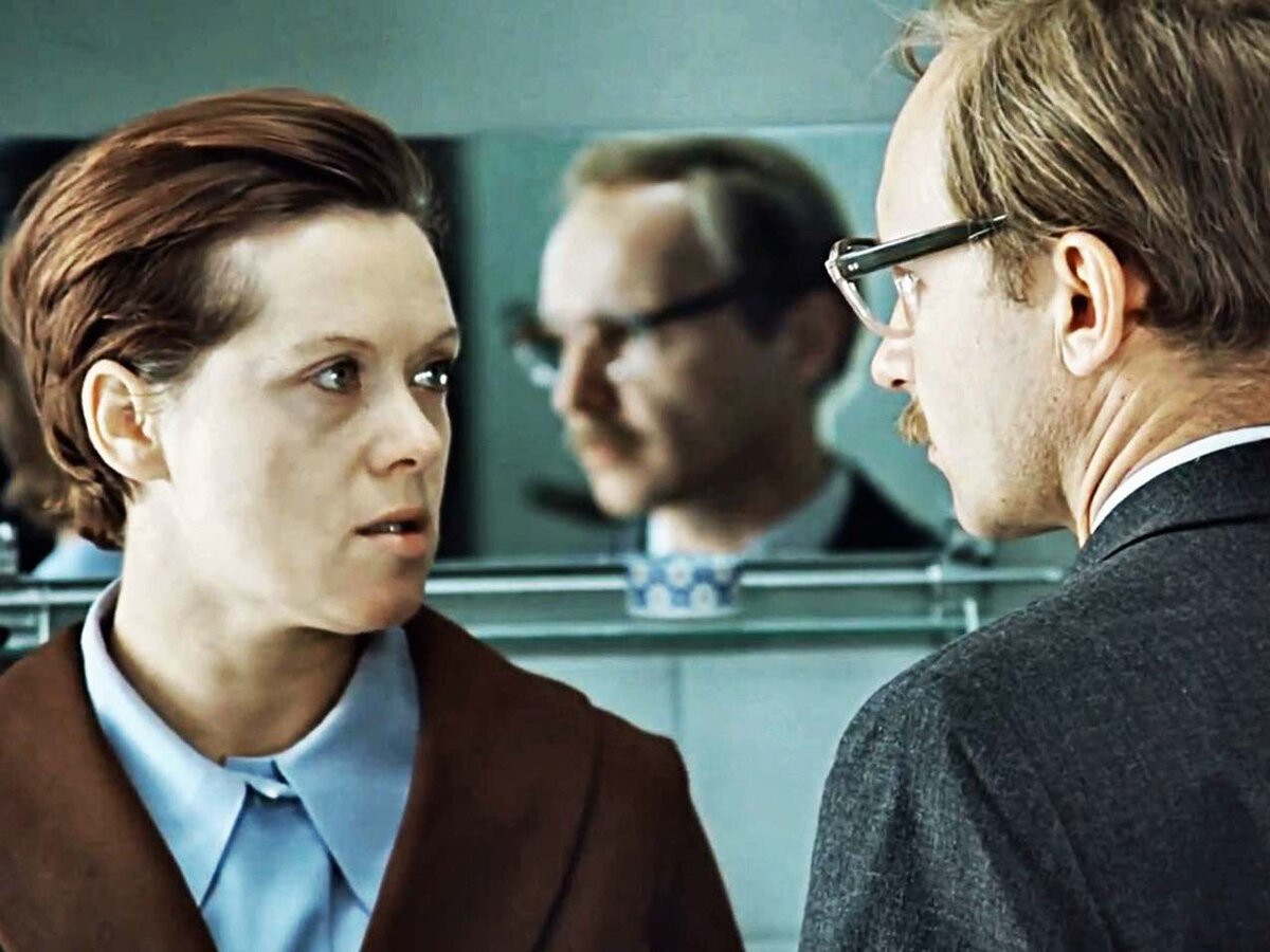 Кадр из фильма "Служебный роман" (Реж. Эльдар Рязанов, 1977 год). Youtube.com