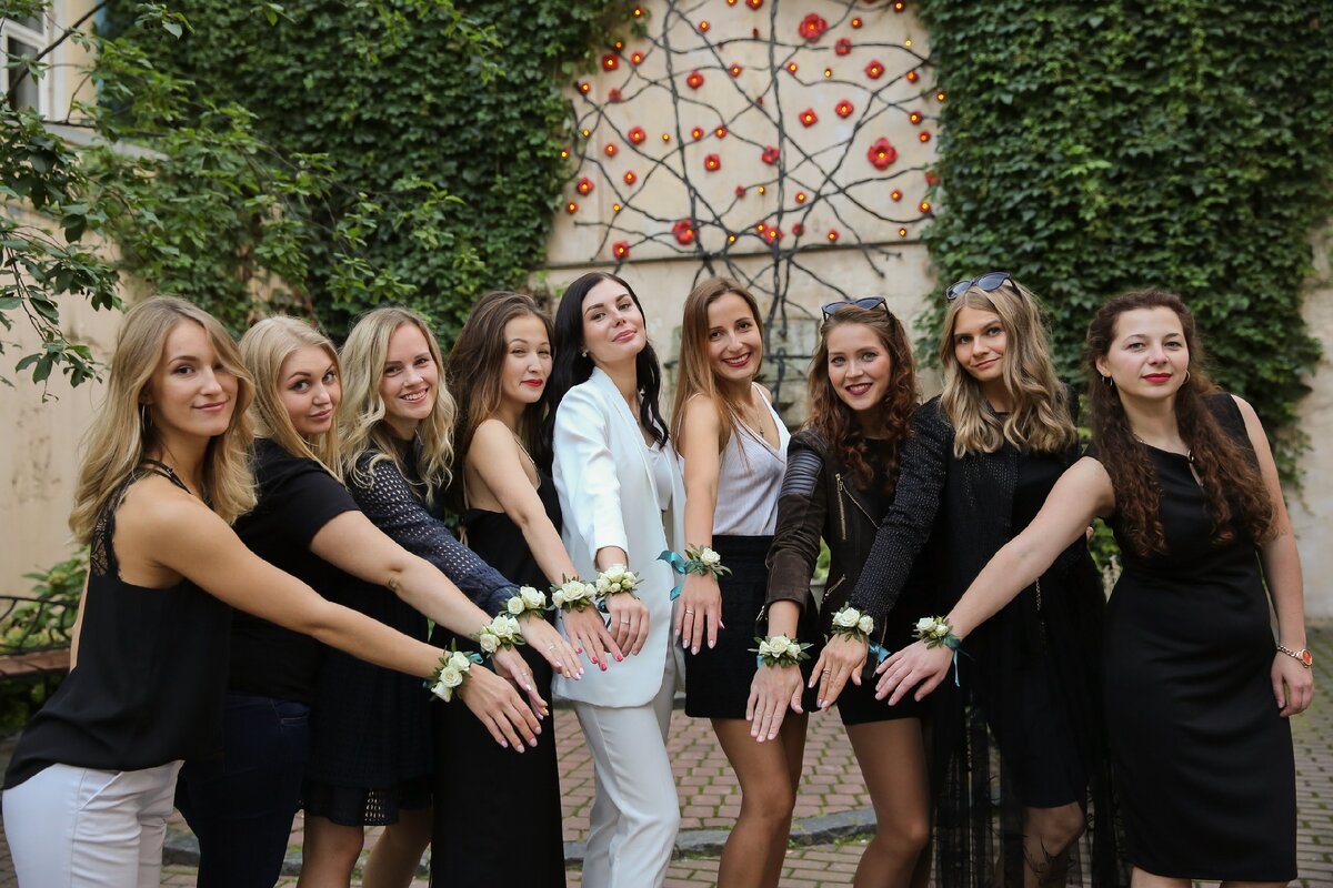 Аксессуар на девичник - Браслеты с цветами