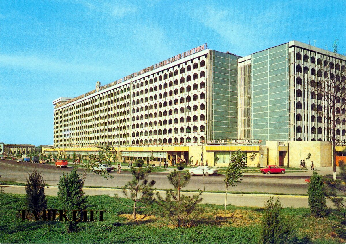 Ташкент. Открытка. Жилые дома на площади Дружбы народов
