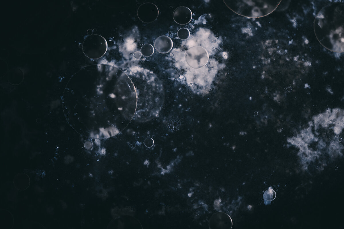 Как вы считаете, что это? Жир на сковороде! А выглядит, как целая вселенная. Космическая тематика сейчас очень популярна во всех областях. Фото из архива