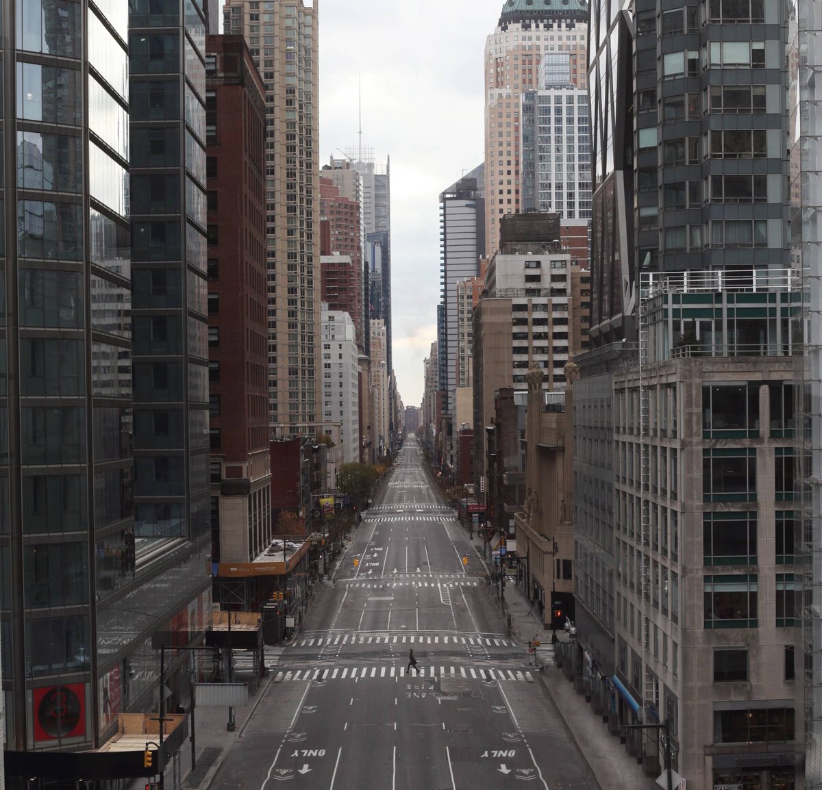 Stranger crossing an empty street in an empty city. by benzank источник: https://imgur.com/gallery/lxBCKu7/comment/91677588