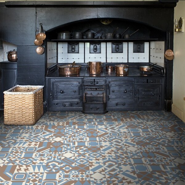 Кухня выполненная в стиле старого замка