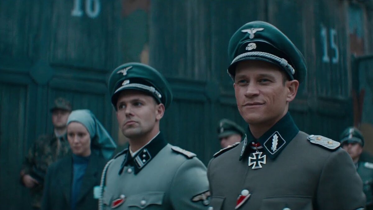 Начальство санатория SIII... Простите Концлагеря и главные идиоты фильма.