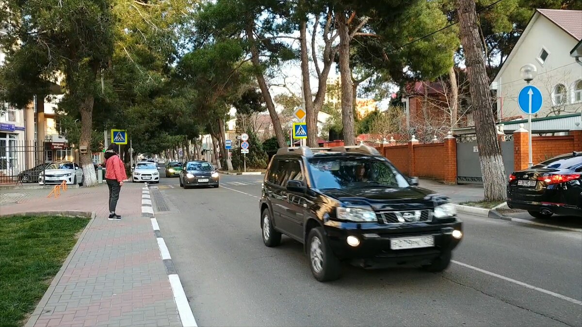 Улицы намного оживленнее, чем пару дней назад