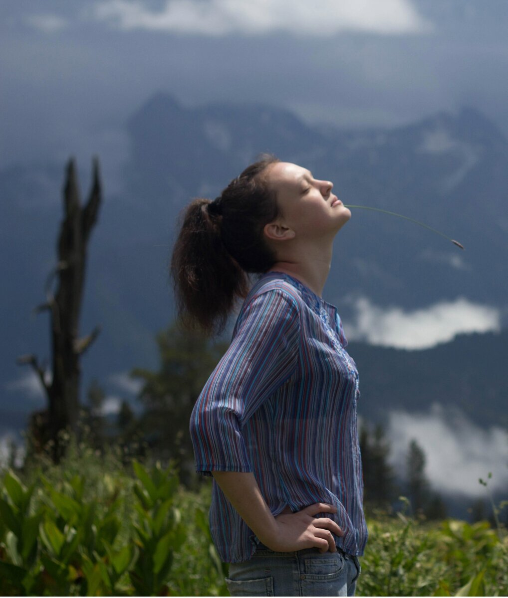 Я на вершине горы после подъёма в кабинке