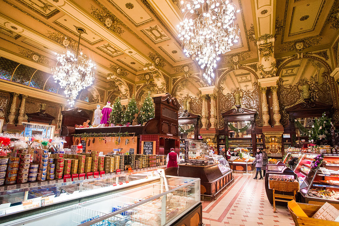 Главный зал Елисеевского универмага