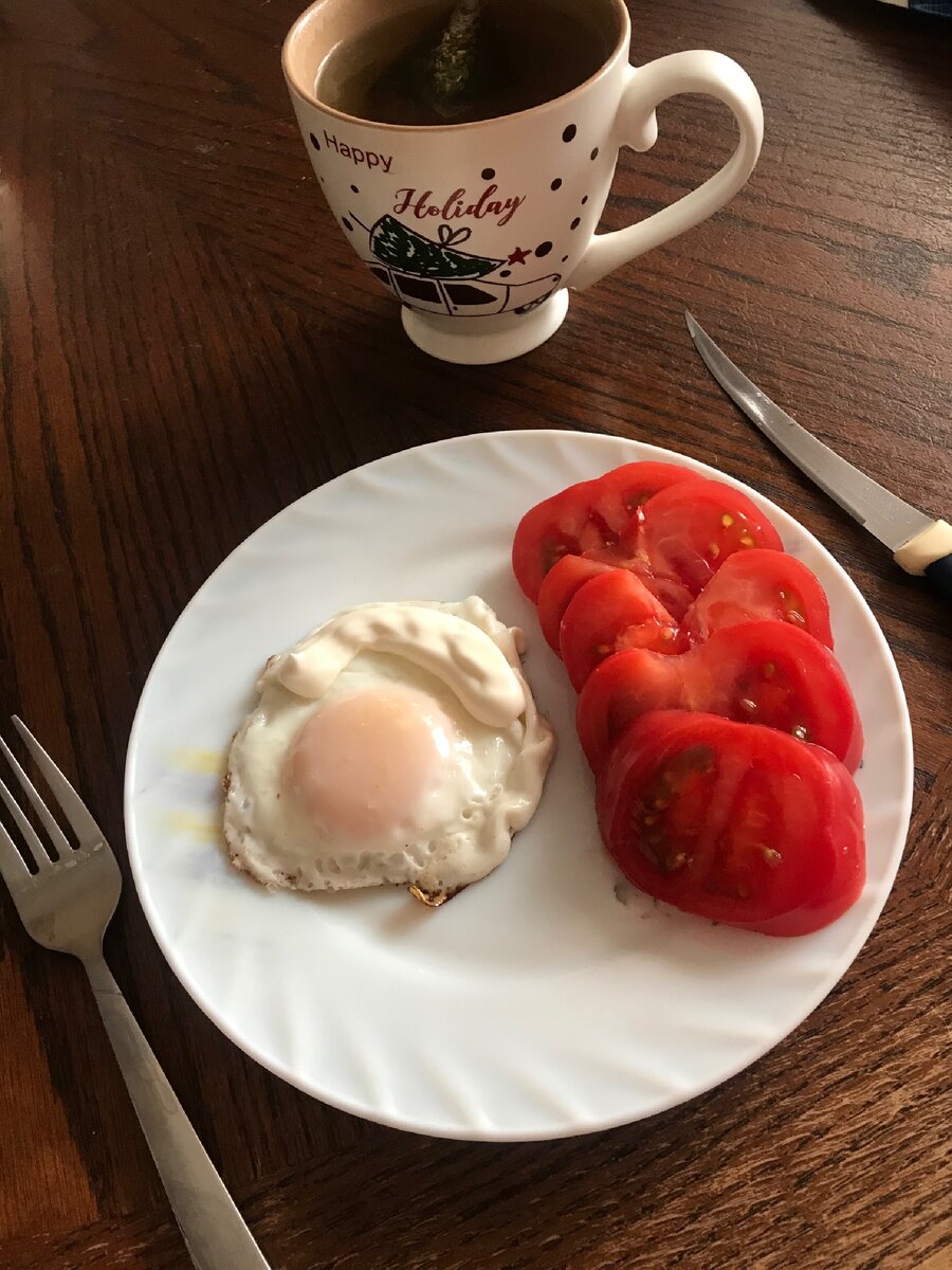 Мой вкуснючий завтрак. Обожаю свежие помидоры🍅