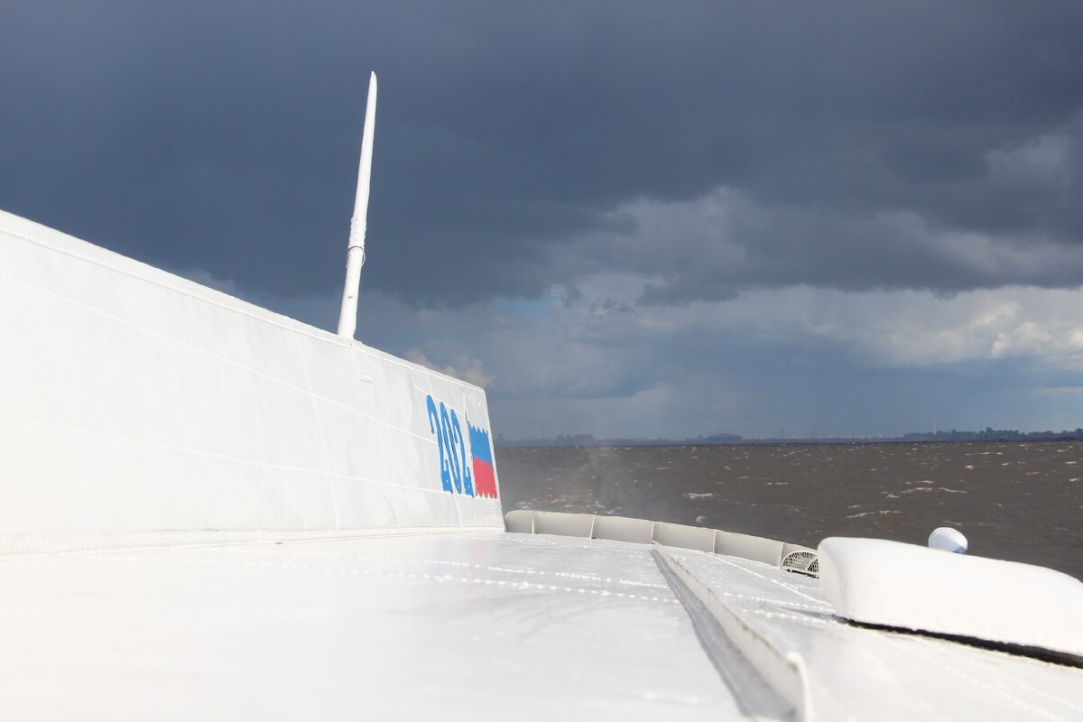 Вид на корму с открытой палубы