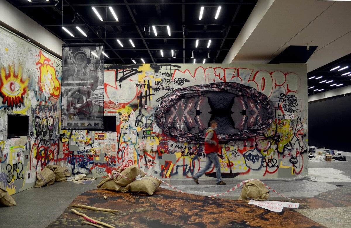 Монтаж выставки «НЕМОСКВА НЕ ЗА ГОРАМИ», ЦВЗ «Манеж», 2020 © Точка ART