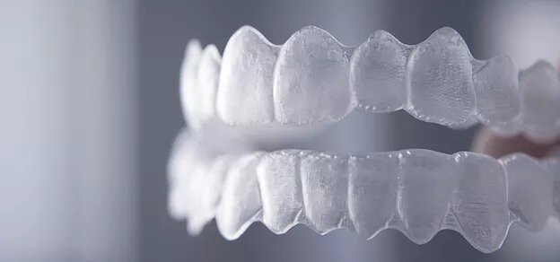 Прозрачные и незаметны на зубах