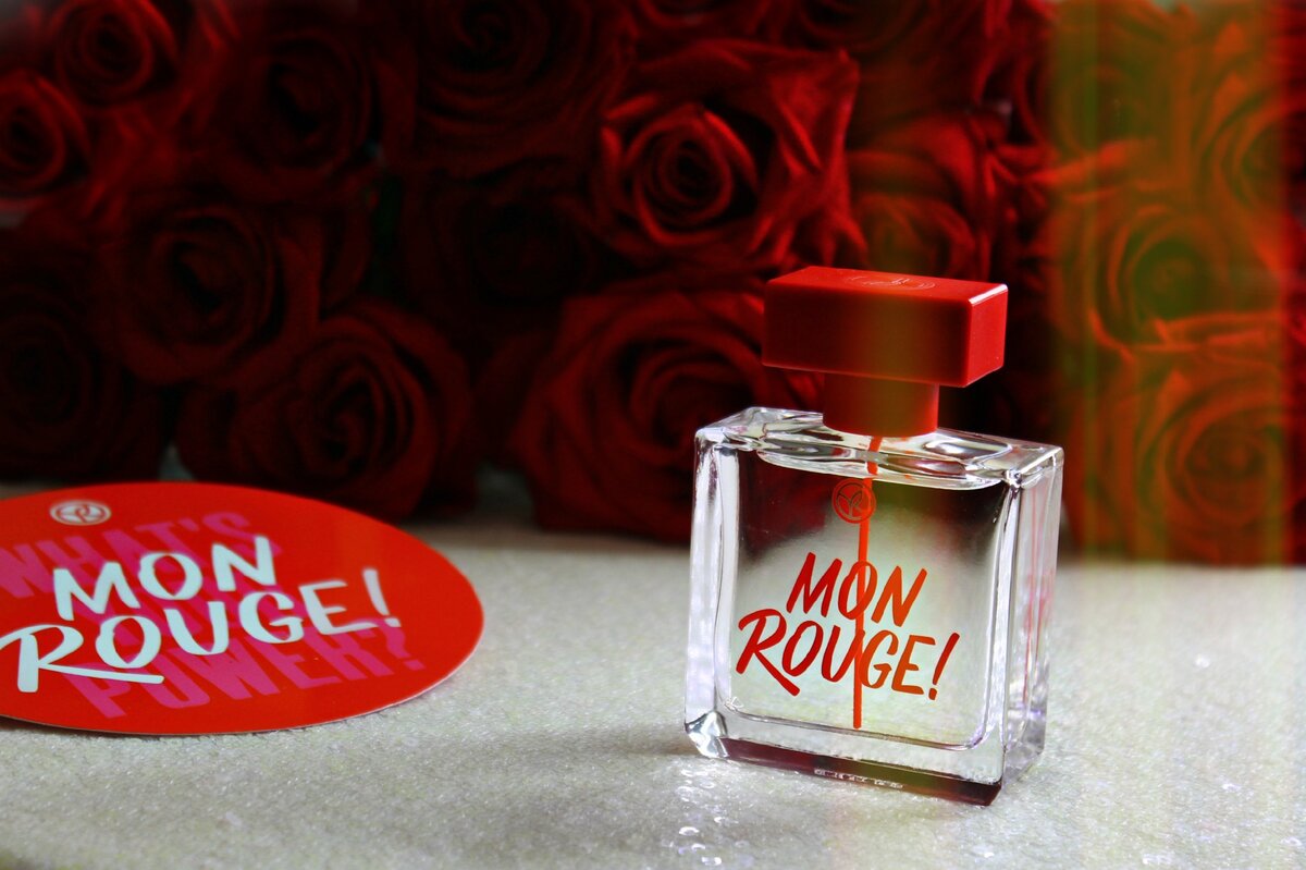 MON ROUGE от  Ив Роше




MON ROUGE!
Манифест любви к себе! 
Моя коллекция ароматов пополнилась новой парфюмерной водой 

Аккуратный и лаконичный флакон❤ в котором заключен аромат уверенной , яркой девушки . Окутывающий , шлейфовый... вот прям осенний . Очень стойкий .

ПАРФЮМЕРНАЯ КОМПОЗИЦИЯ

ПАЧУЛИ: древесная нота, придающая аромату силу и характер.

ЭССЕНЦИЯ НЕРОЛИ: цветочная нота, позволяющая раскрыть аромат и подарить ему легкость.

ИРИС: пудровая нота, создающая неповторимые черты многогранного аромата.

СЛИВА & ЧЕРНАЯ СМОРОДИНА: легкий фруктовый аккорд, который моментально пленяет и дарит аромату исключительность.

Я к слову просто обожаю ароматы где есть нотки черной смородины)




А какой у вас аромат ассоциируется с осенью?



