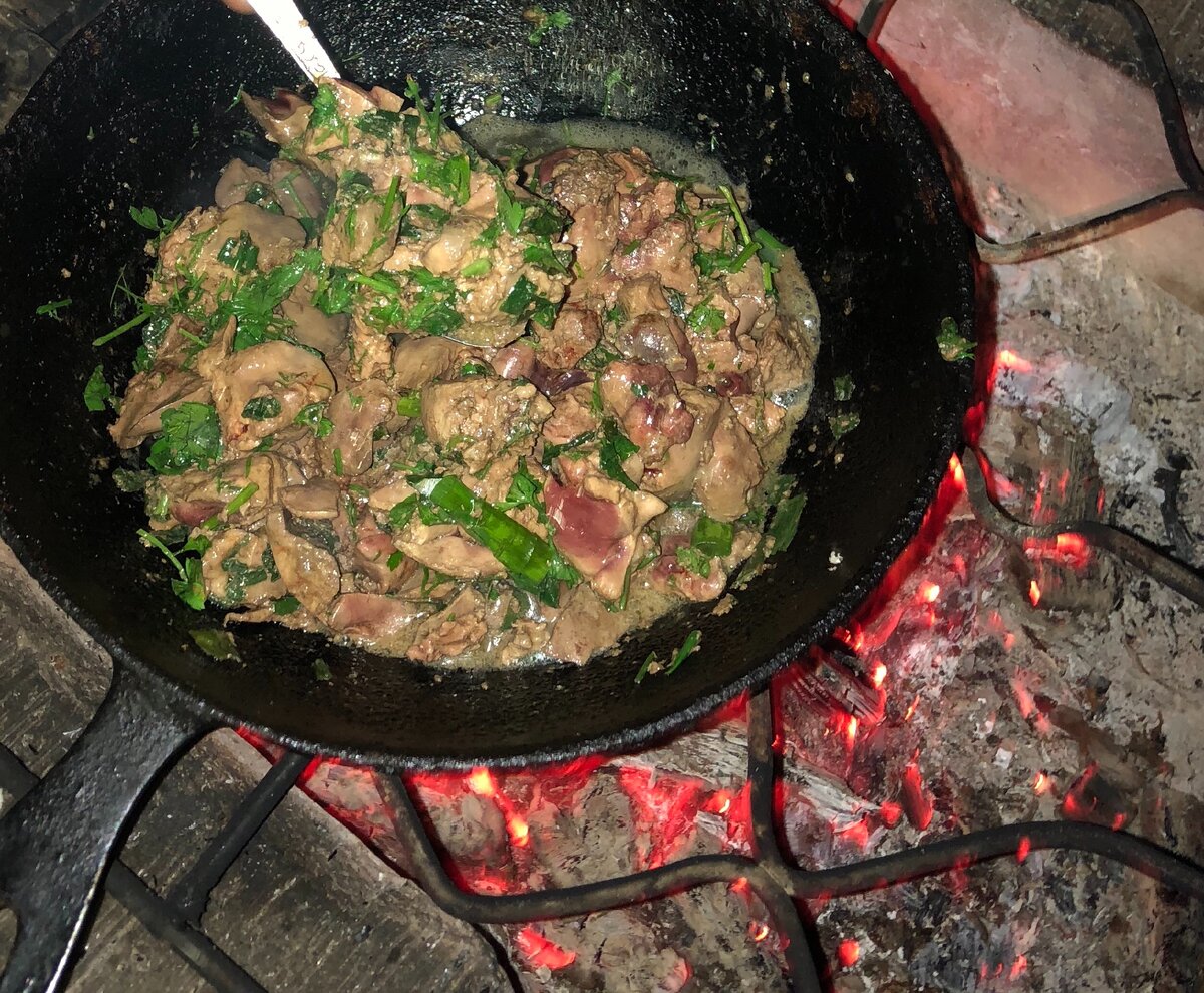 Очень вкусная печенка, ну как такую не съесть? Устоять невозможно, даже если придётся лезть в окно)).