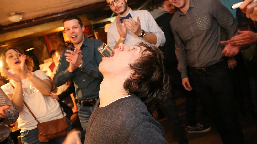 Уж не знаю какая там у меня была тусовка, надеюсь не такая.