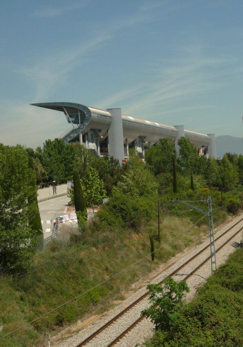 Главная трибуна трассы "Каталунья".