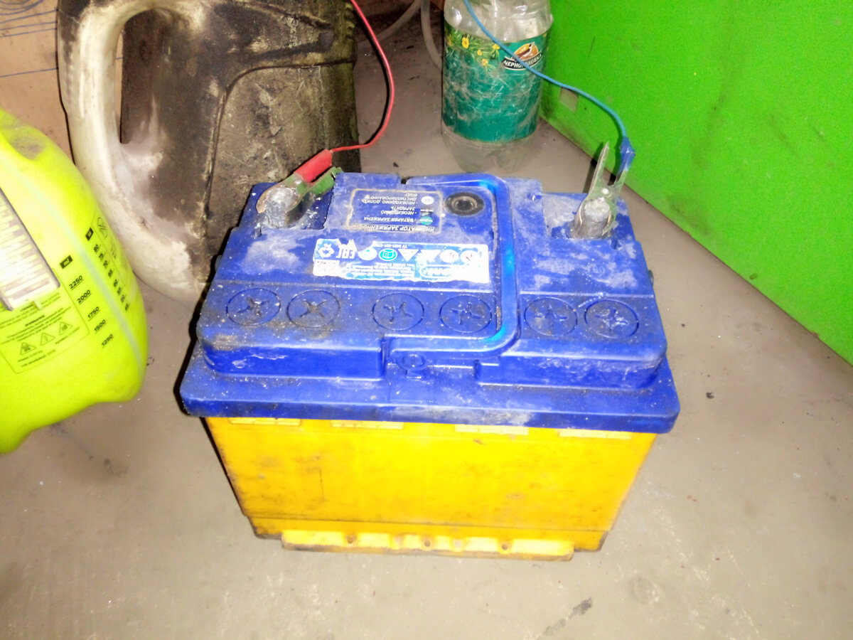 Зарядка аккумуляторной батареи.