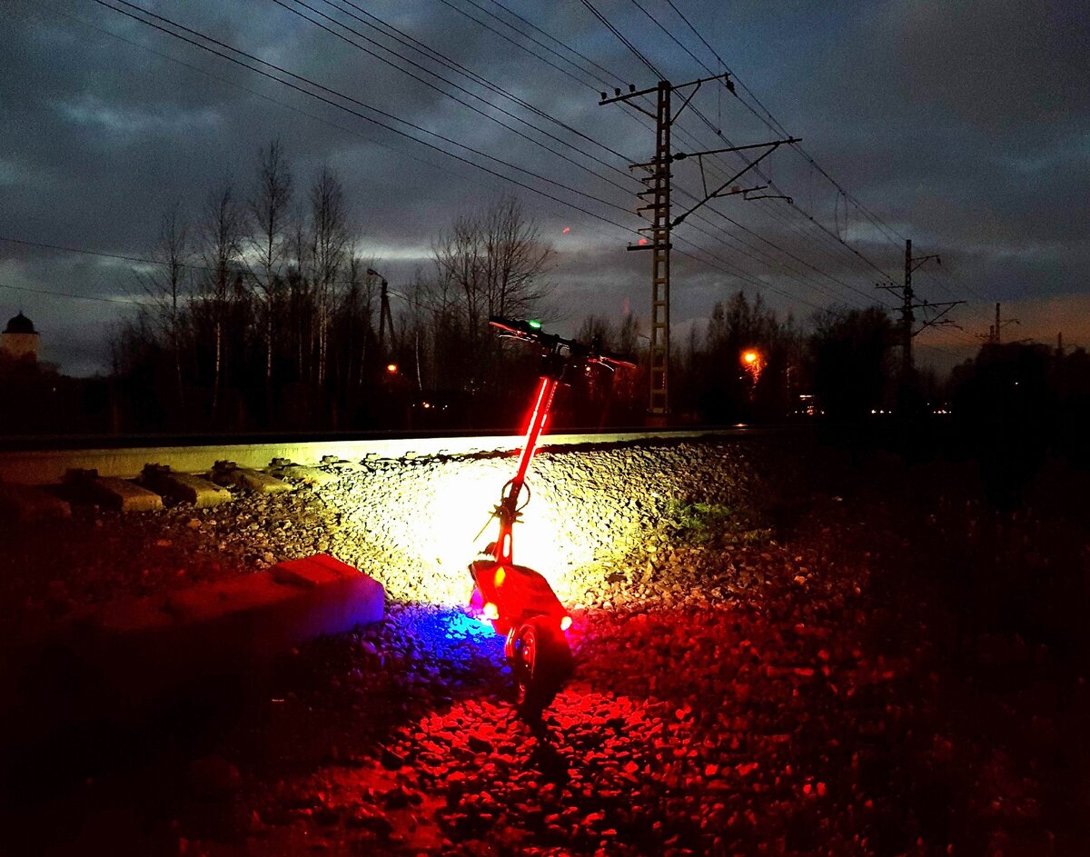 Катался по гравию вдоль путей Ж/Д