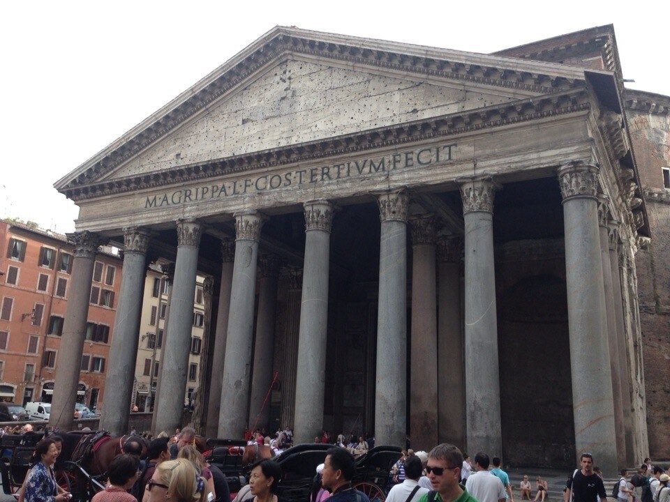 Фото из личного архива. Пантеон в Риме. Так называемый «Храм всех богов», выдающийся памятник истории и архитектуры древнего Рима, построенный между 118 и 128 годами н. э.