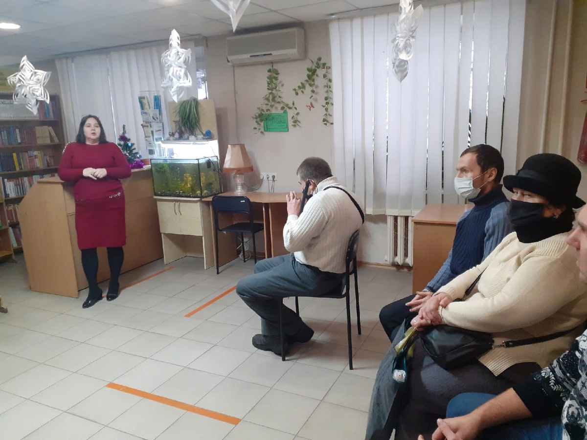 25.12.2020г. в рамках работы двух кружков "Историческое краеведение" и "Обучение брайлевской грамоте" было проведено практическое занятие - экскурсия с обучающимися Донецкого Республиканского Центра Слепых в Центральную городскую библиотеку для взрослых г. Донецка. 