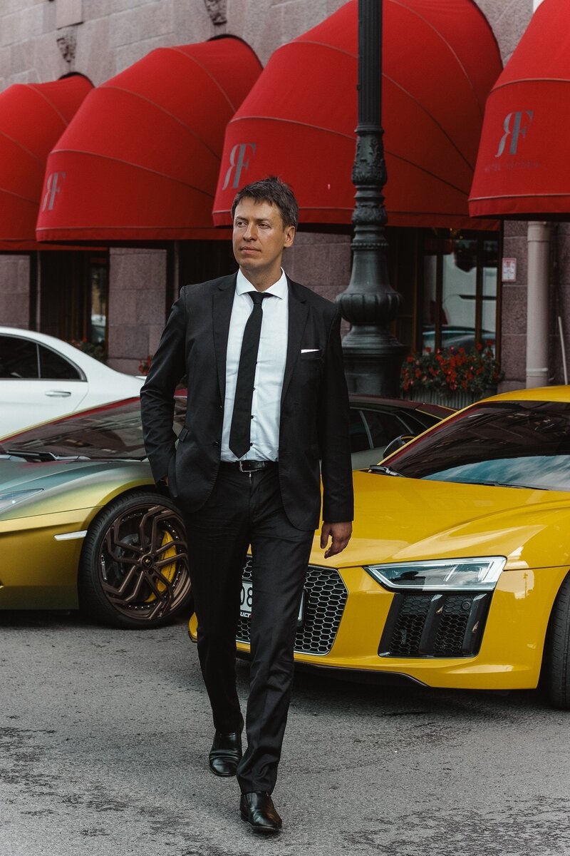 Александр Хохлов, агент-миллионер, аукционист, Санкт-Петербург.