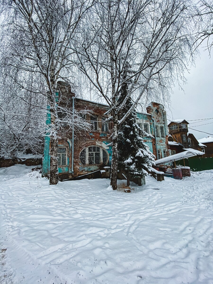 Дом купца Теплова, где в 90е была популярная дискотека города - "Центр"