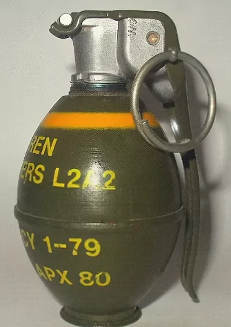 Стандартная осколочная граната L2, находящаяся на вооружении ВС Великобритании. Этот вид оружия применяется бойцами Специальной авиадесантной службы и Специального десантного батальона (боевых пловцов). Граната взрывается через 3-4 секунды